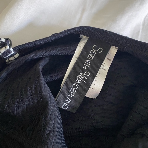 Like new condition beautiful swimsuit - Picture 6 of 10